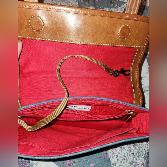 Vintage Dooney and Bourke Messenger Crossbody Purse - Picture 4 of 14